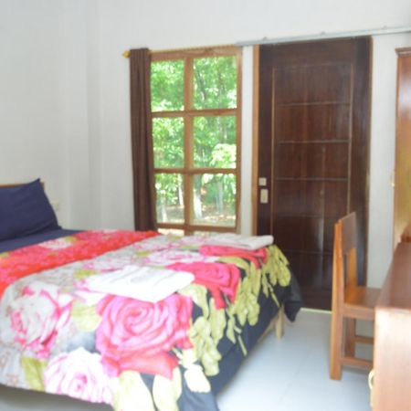Labuan Bajo Mahoni Guesthouse Eksteriør billede