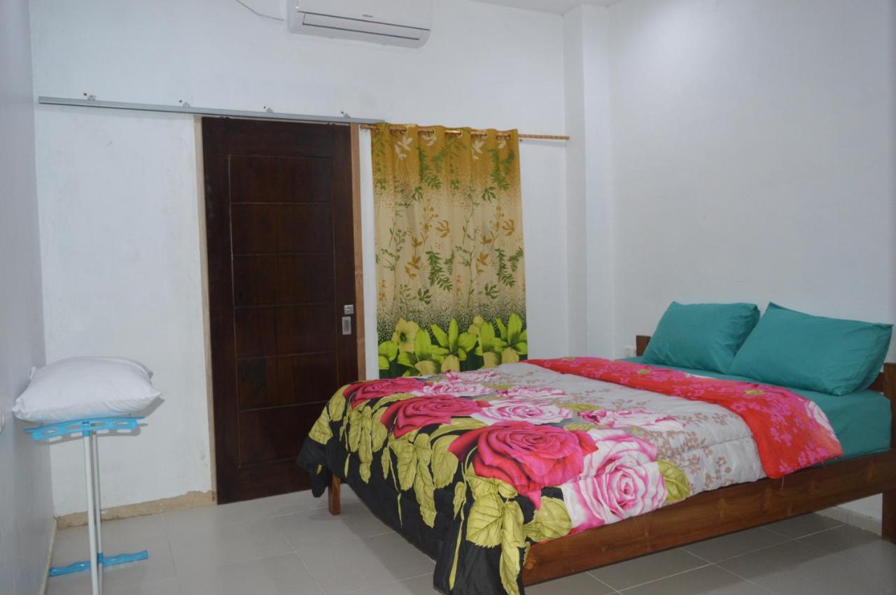 Labuan Bajo Mahoni Guesthouse Eksteriør billede