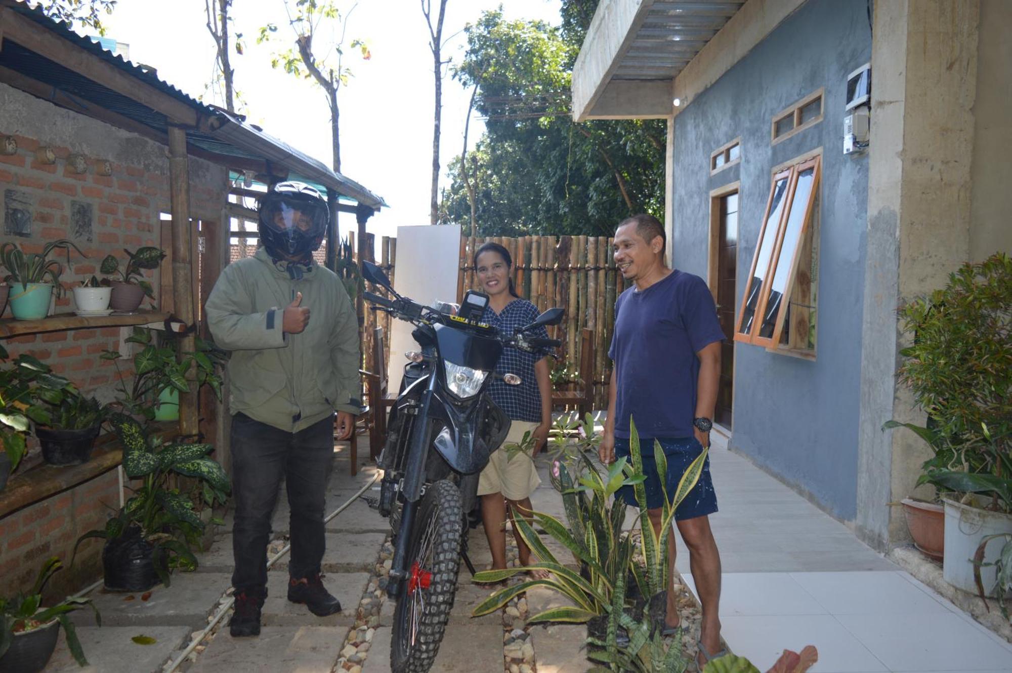 Labuan Bajo Mahoni Guesthouse Eksteriør billede