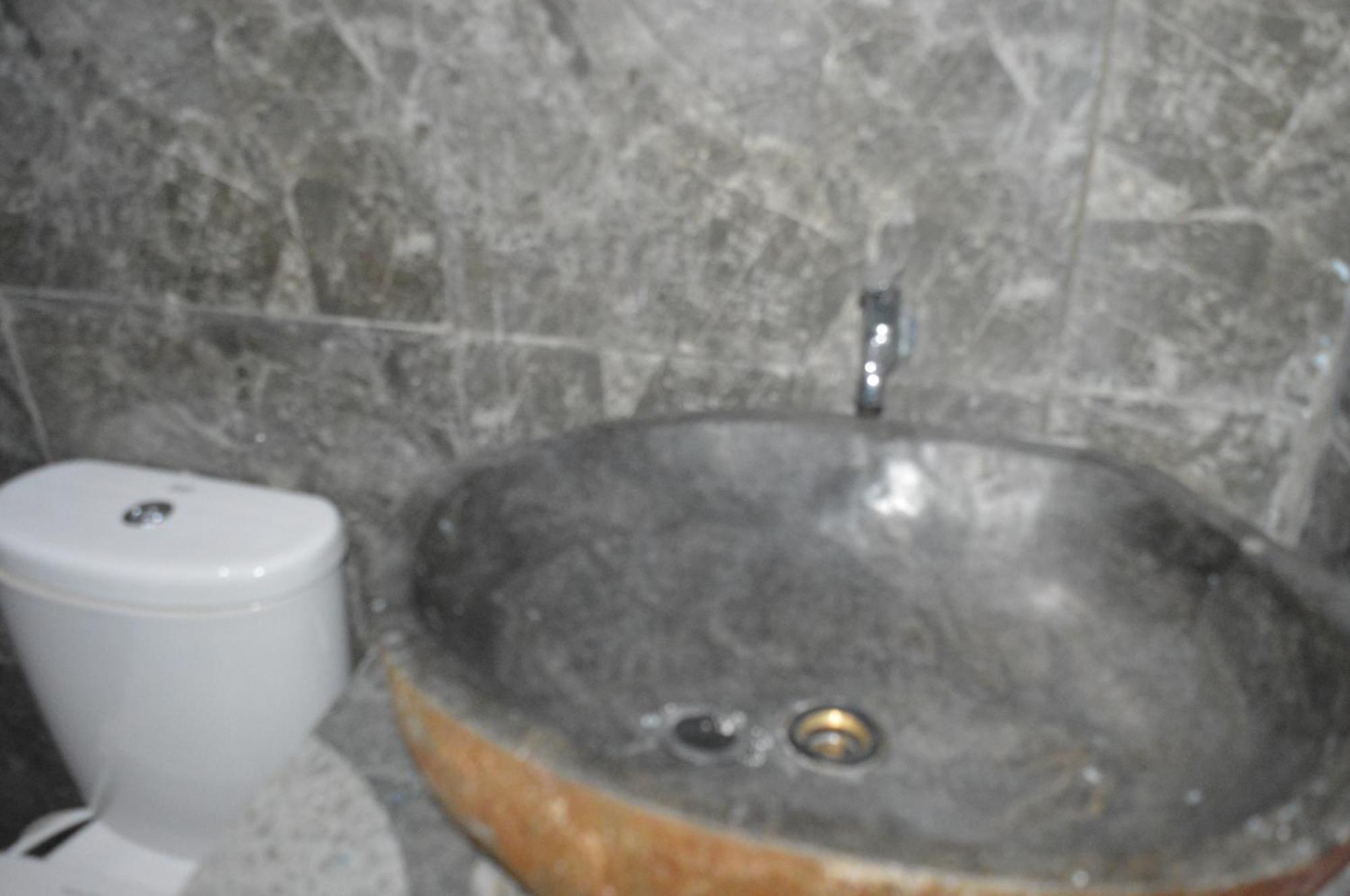 Labuan Bajo Mahoni Guesthouse Eksteriør billede