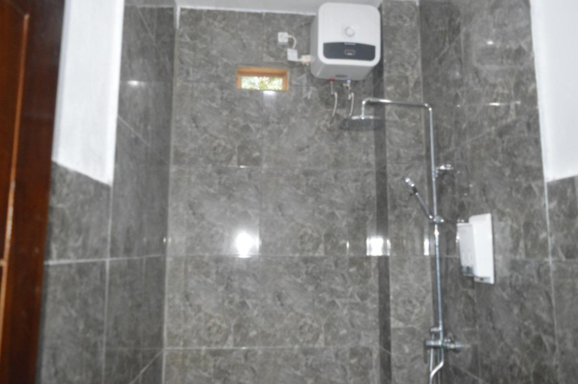 Labuan Bajo Mahoni Guesthouse Eksteriør billede