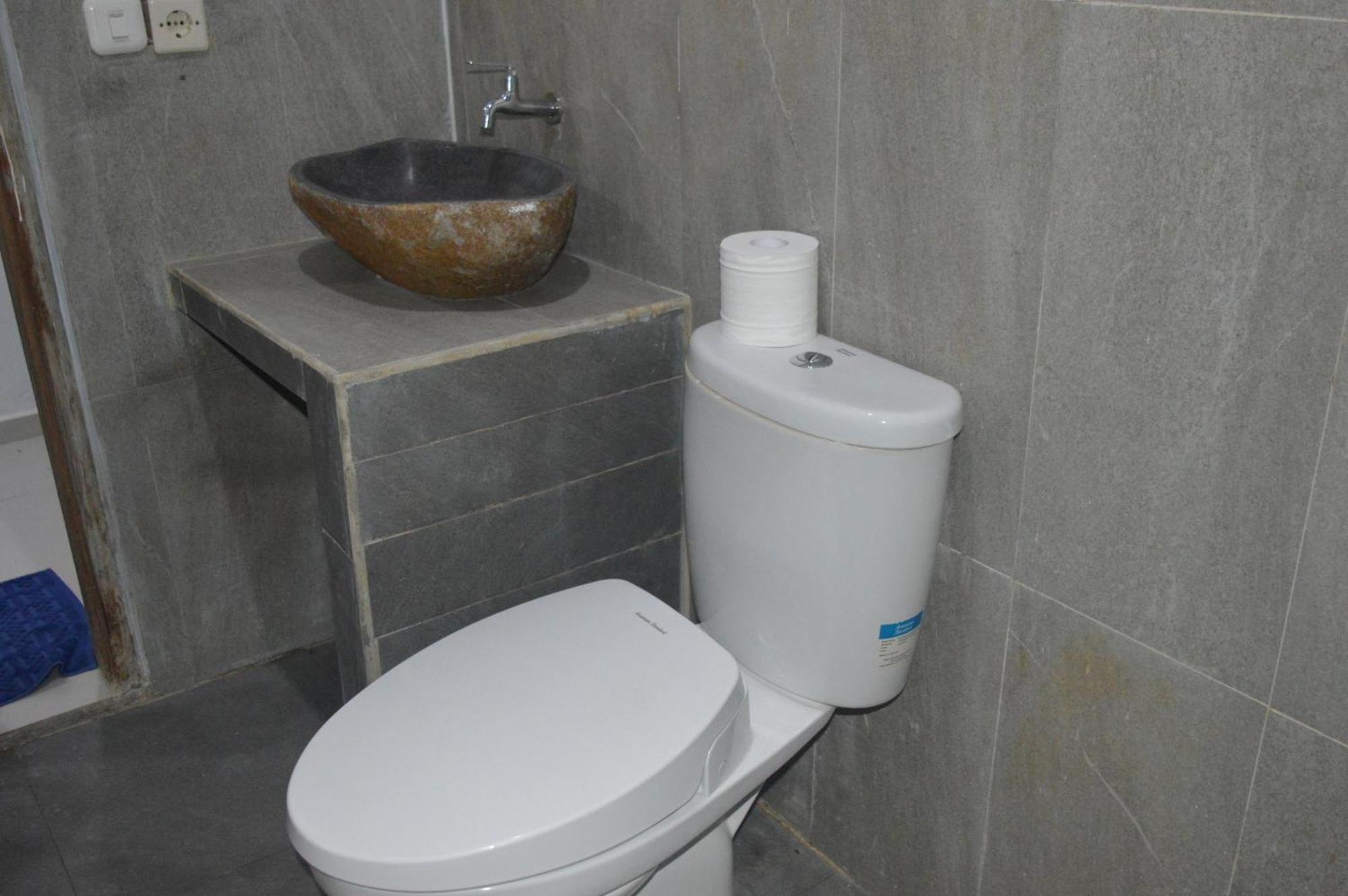 Labuan Bajo Mahoni Guesthouse Eksteriør billede