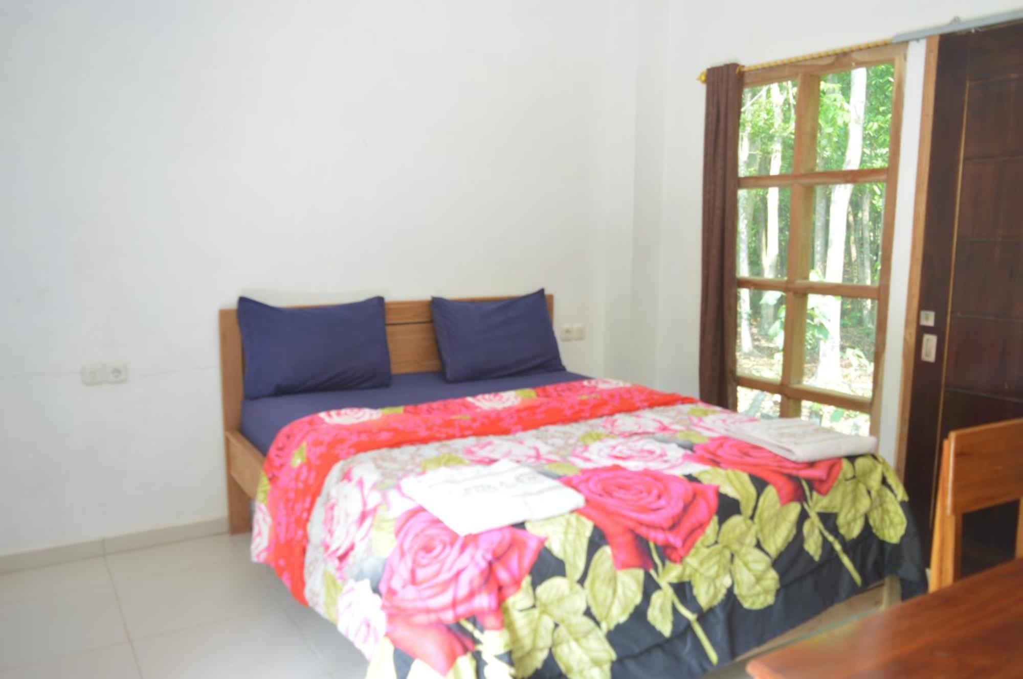 Labuan Bajo Mahoni Guesthouse Eksteriør billede